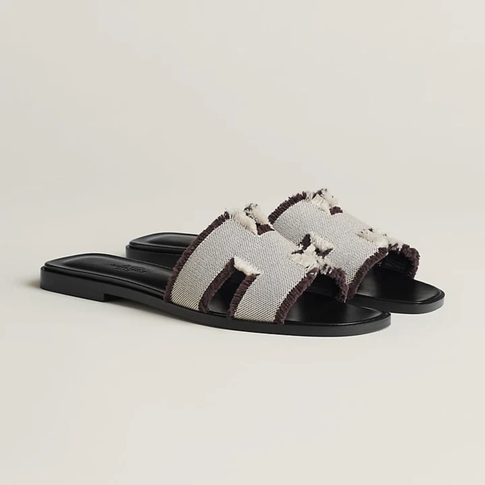Hermes Oran Sandal in Prunoir (seasonal discontinued)